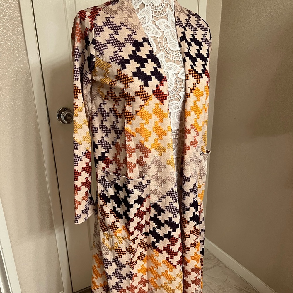 Lularoe Sarah Duster sweater! Purple/red Geometric design.